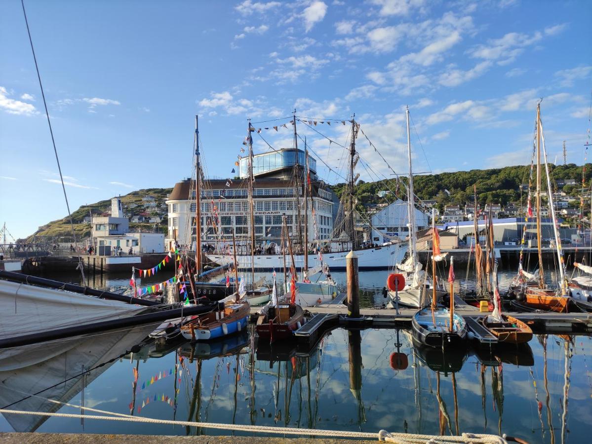 Le Reflet Des Voiles Face Au Port De Fecamp Daire Dış mekan fotoğraf